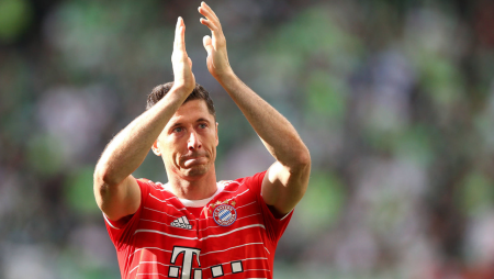 Robert Lewandowski Cries As He Waves Goodbye To Bayern Fans
